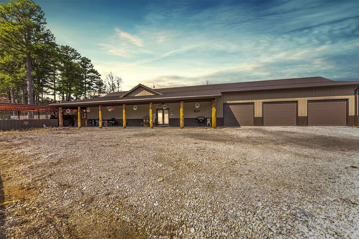 32-acre-2-bed-2-bath-lake-house001