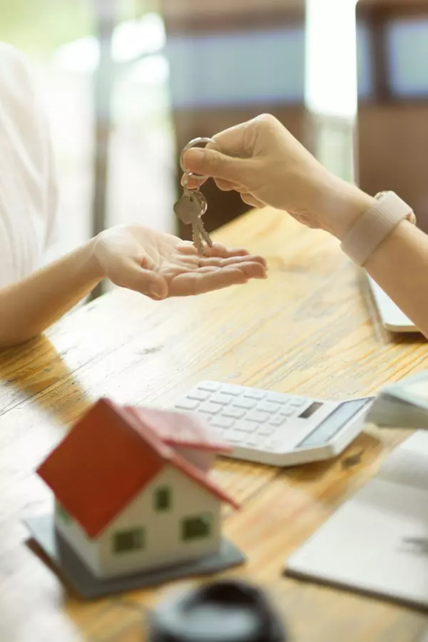 How to Handle Selling a House During a Divorce