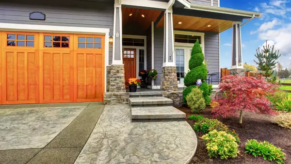 Selling Your Home This Summer? 5 Tips to Maximize Curb Appeal and Attract Buyers,Brown McMillen