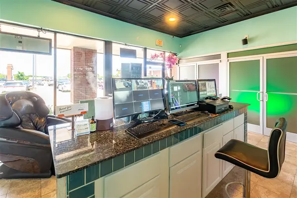 2141 E US Highway 377, Granbury, TX 76049