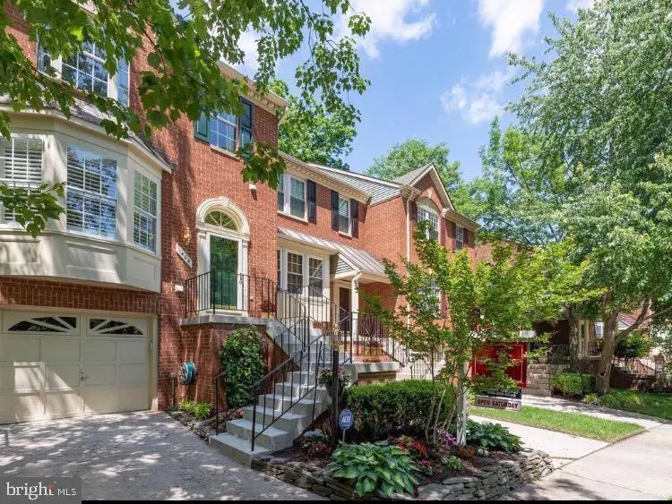 1404 Park Garden Ln, Reston, VA 20194