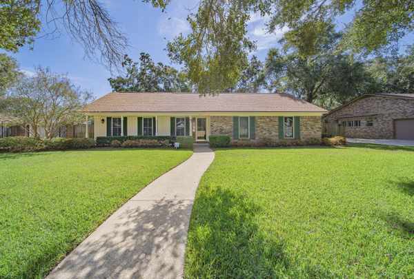 6280 Windwood Dr, Pensacola, FL 32504