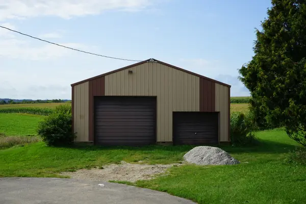783 Larkin Dr, Dorchester, IA 52140