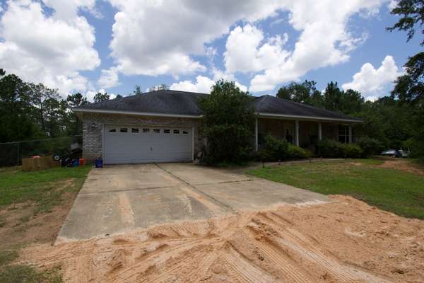 5048 Glimmer Ln, Milton, FL 32583