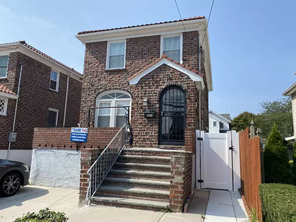 227 Beach 135th St, Rockaway Park, NY 11694