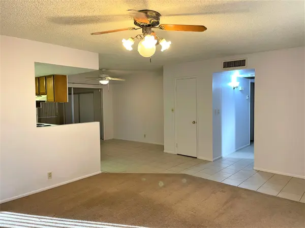 909 S Roslyn Pl, Mesa, AZ 85208