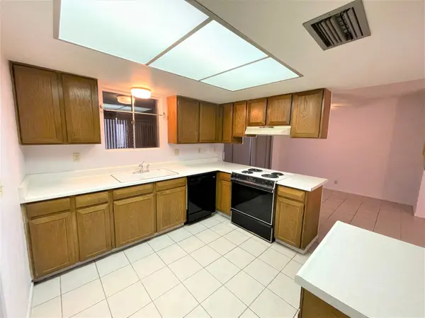909 S Roslyn Pl, Mesa, AZ 85208