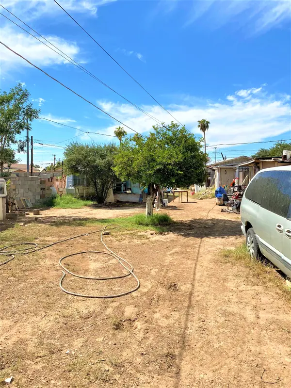 6722 N 60th Ave, Glendale, AZ 85301