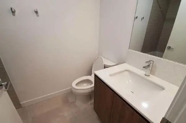 327 9A St NW, Calgary, AB T2N 1T7