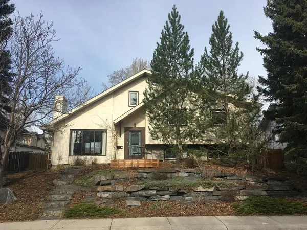 7039 Silverview Rd NW, Calgary, AB T3B 3L9