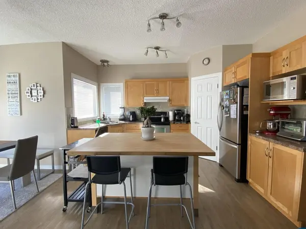24 Weston Way SW, Calgary, AB T3H 5E8