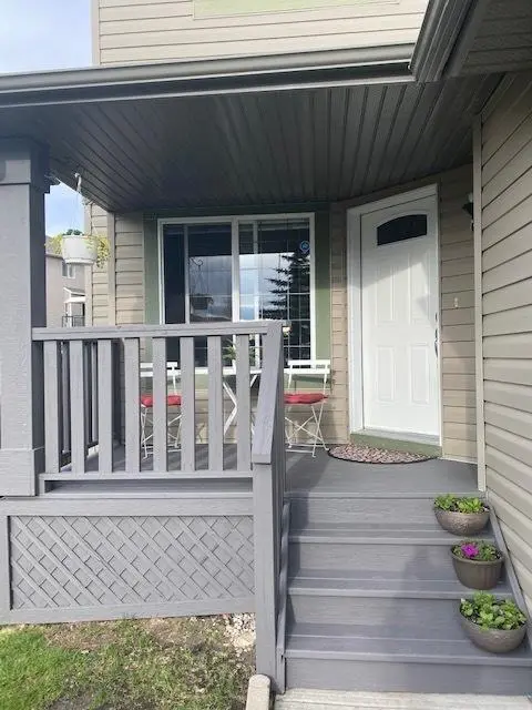 24 Weston Way SW, Calgary, AB T3H 5E8