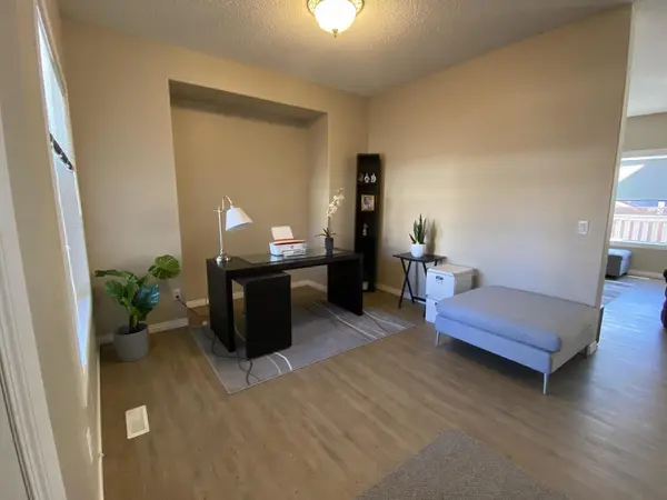 24 Weston Way SW, Calgary, AB T3H 5E8