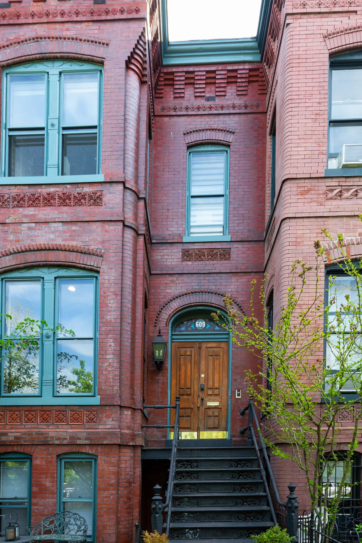 609 Massachusetts Ave NE #2, Washington, DC 20002