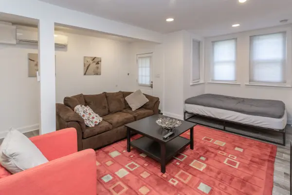 609 Massachusetts Ave NE #1, Washington, DC 20002