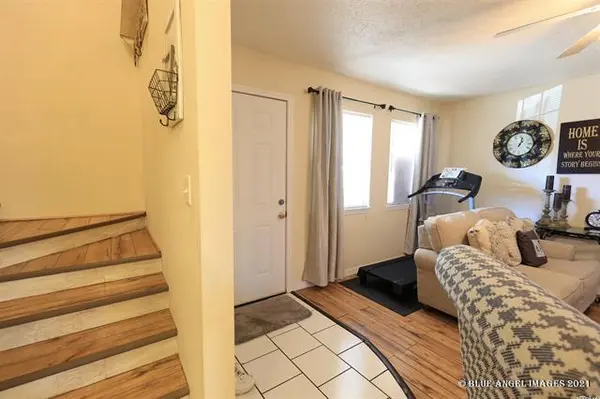 2 Annette Rd, Cherokee Village, AR 72529