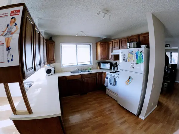 83 Woodford Cres SW, Calgary, AB T2W 4C6