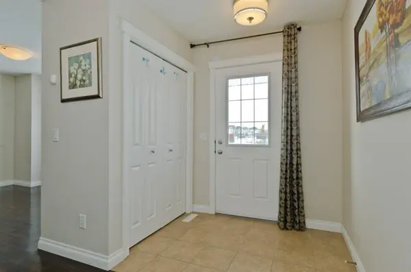 17 Saddlelake Aly NE, Calgary, AB T3J 0M5