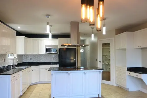 2635 14 Ave SE, Calgary, AB T2A 0J4