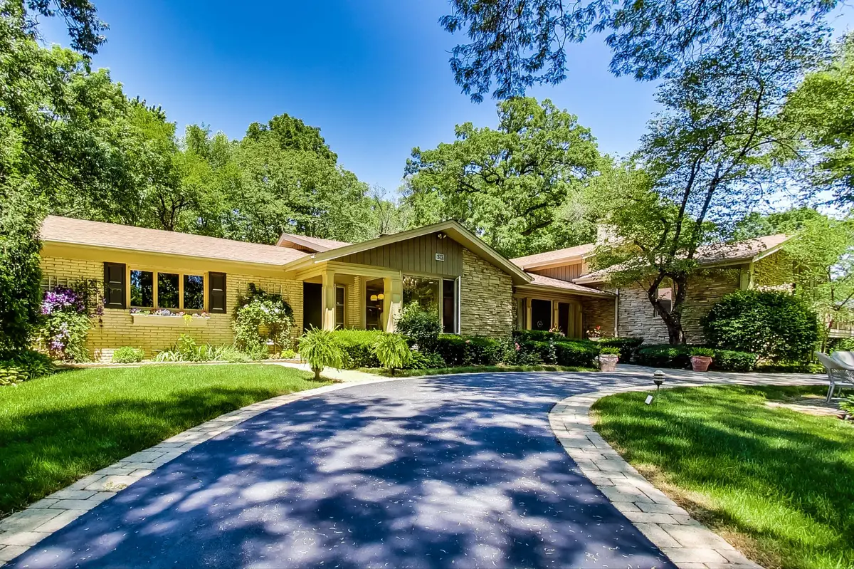 202 Edgewood Ln, Palatine, IL 60067