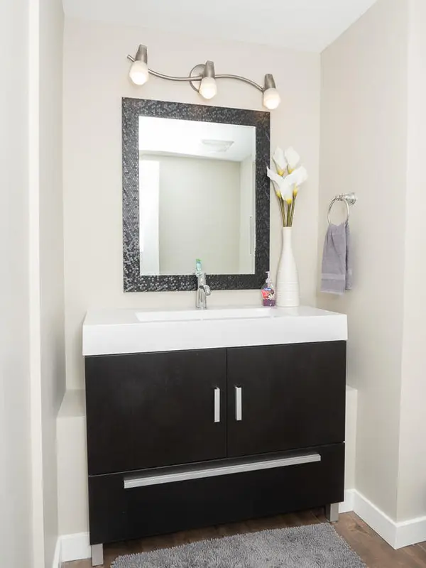 1305 Glenmore Trl SW, Calgary, AB T2V 4Y8
