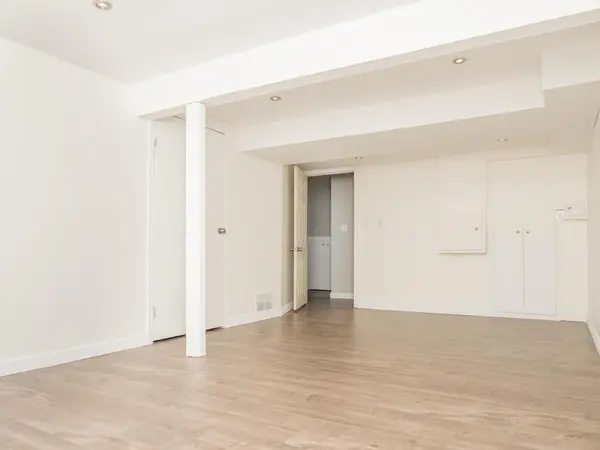 1305 Glenmore Trl SW, Calgary, AB T2V 4Y8