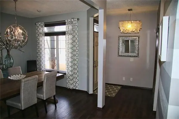 144 New Brighton Dr SE, Calgary, AB T2Z 0E1