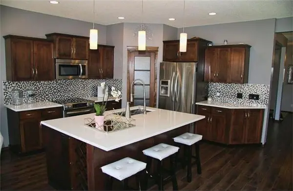 144 New Brighton Dr SE, Calgary, AB T2Z 0E1