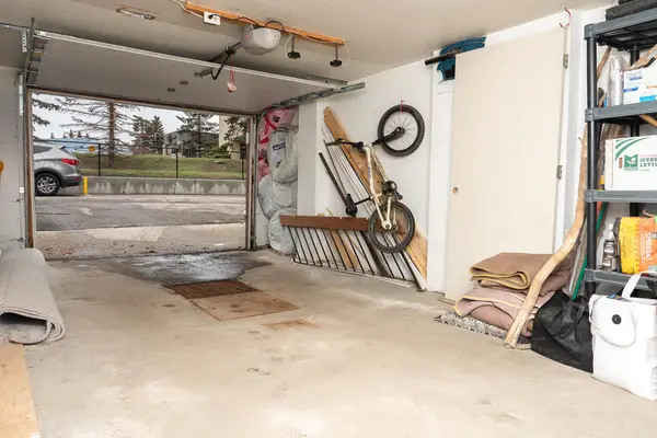 1305 Glenmore Trl SW, Calgary, AB T2V 4Y8