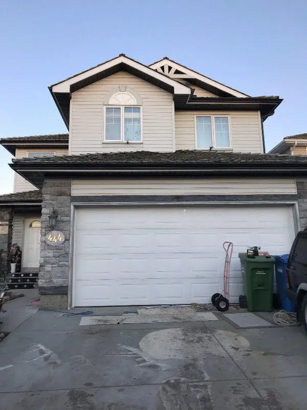 Rocky Ridge Dr NW, Calgary, AB T3G