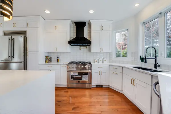 2157 Jones Rd, Fort Lee, NJ 07024