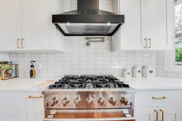 2157 Jones Rd, Fort Lee, NJ 07024