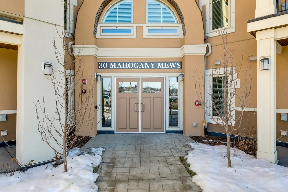 30 Mahogany Mews SE #101