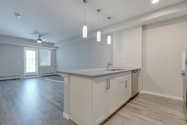 30 Mahogany Mews SE #101