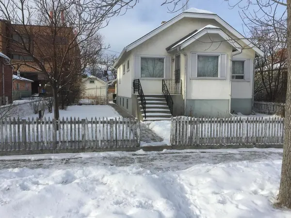 209 9A St NE, Calgary, AB T2E 4K8