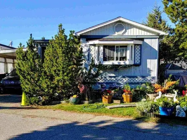 3223 83 St NW, Calgary, AB T3B 5M7