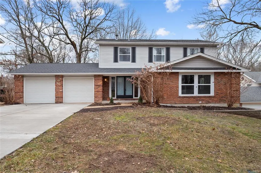 1688 Sunnyridge Rd, Ellisville, MO 63011