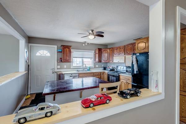 6703 Huntchester Rd NE, Calgary, AB T2K 5E6