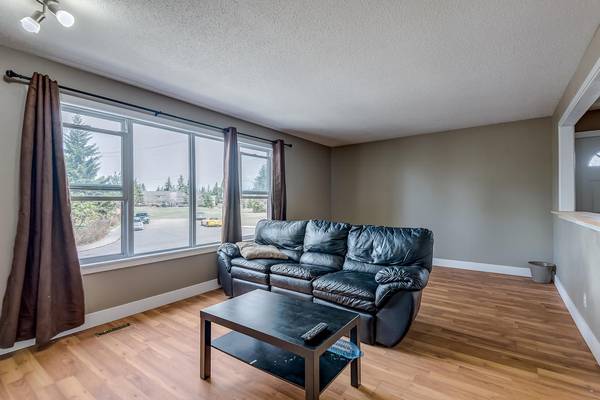 6703 Huntchester Rd NE, Calgary, AB T2K 5E6