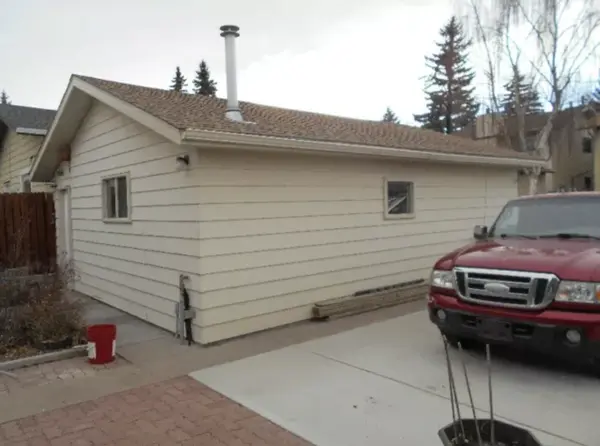 115 Beaconsfield Rd NW, Calgary, AB T3K 1X8