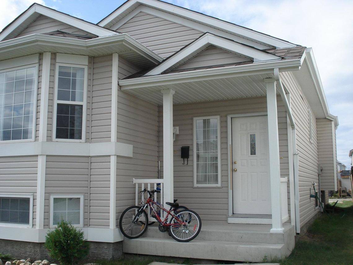 Martinvalley Rd NE, Calgary, AB T3J