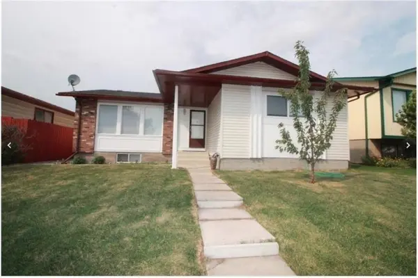 55 Whitnel Clos NE, Calgary, AB T1Y 4J1
