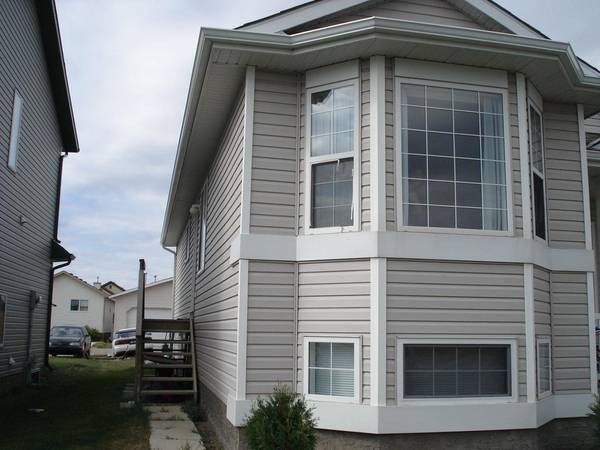 Martinvalley Rd NE, Calgary, AB T3J