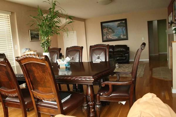 7122 Snake Rd, Oakland, CA 94611