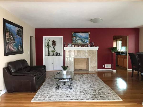 7122 Snake Rd, Oakland, CA 94611