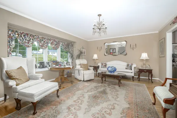 624 Meadow Dr, West Chester, PA 19380