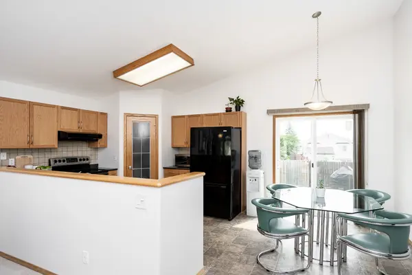 91 Heartstone Dr, Winnipeg, MB R2C 3Z7