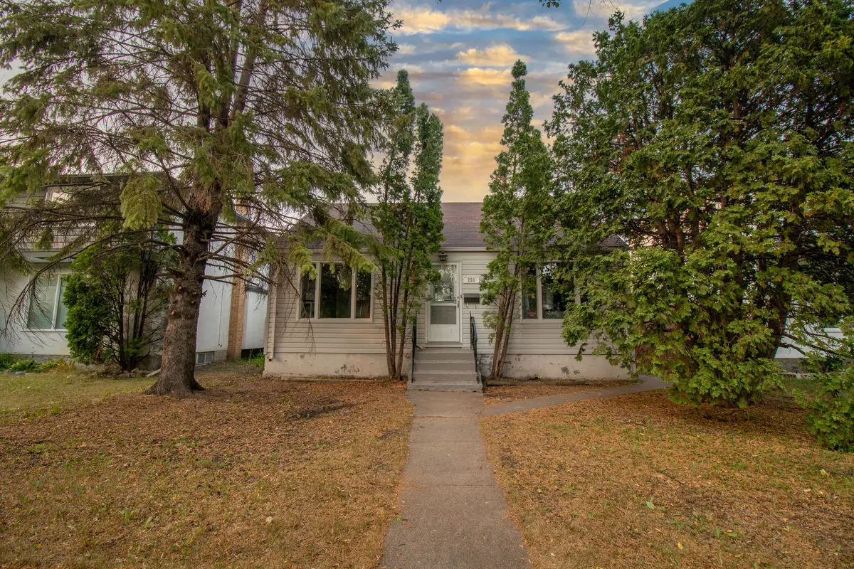 293 Hartford Ave, Winnipeg, MB R2V 0W2