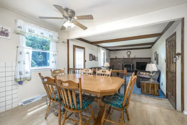 17 Rose Tree Dr, Downingtown, PA 19335