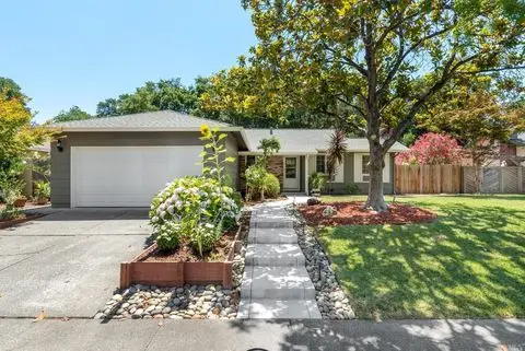 1590 Cunningham Way, Santa Rosa, CA 95403